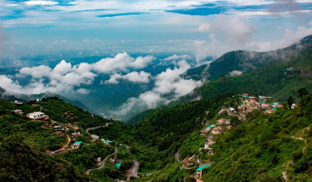 How to manage blood pressure drops Mussoorie winters — How to manage blood pressure drops mussoorie winters: 7 essential tips — Photo by Being.the.traveller on Pexels