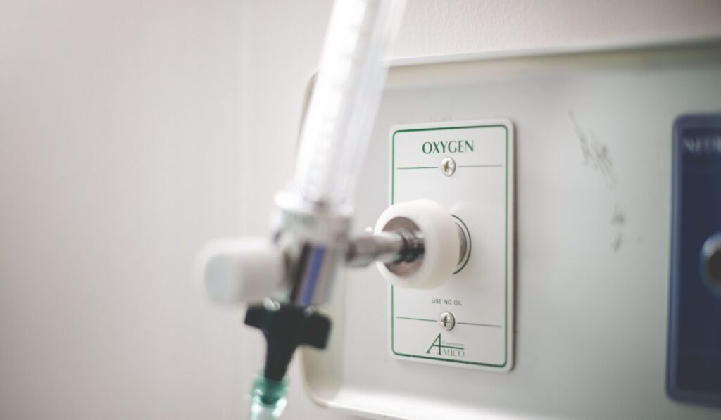 Emergency oxygen support at home Mussoorie — Emergency oxygen support at home mussoorie: 7 essential tips — Photo by Stephen Andrews on Pexels