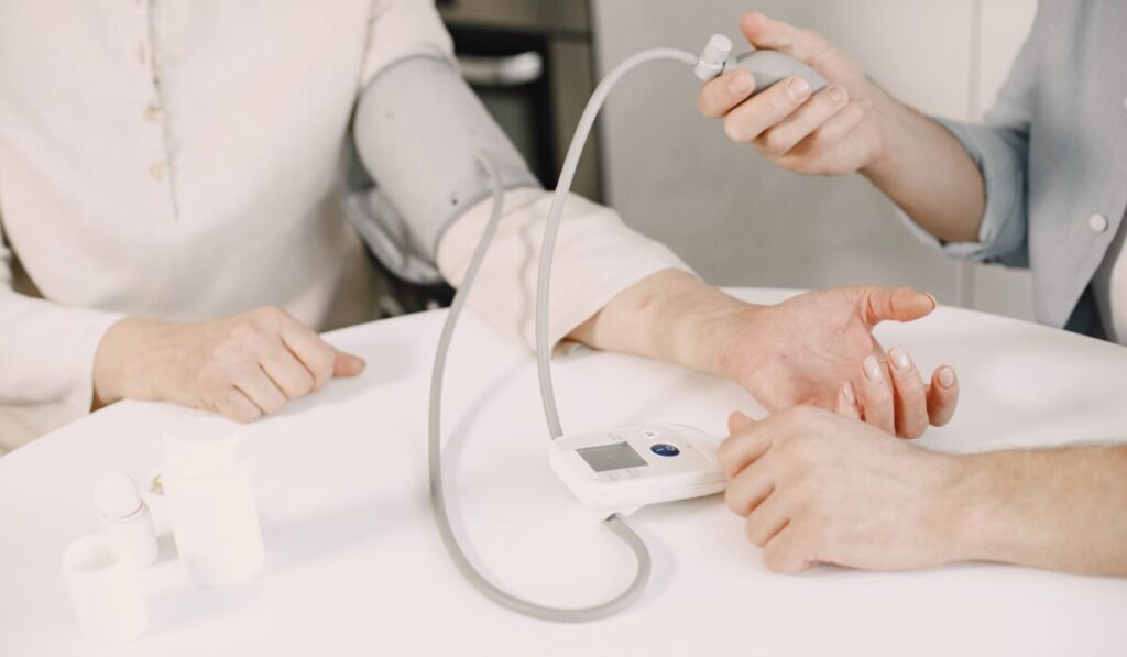 regular health checkups at home Mussoorie — Regular health checkups at home mussoorie: 7 essential steps — Photo by Gustavo Fring on Pexels